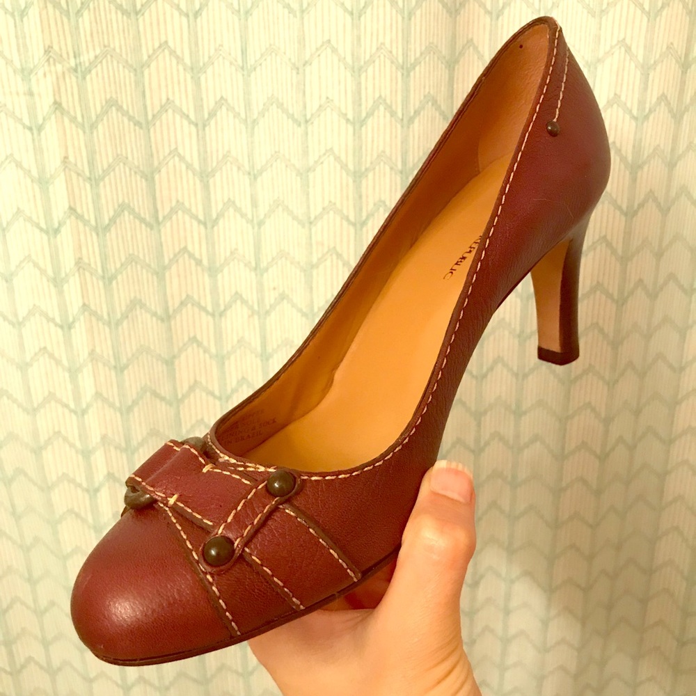 Banana Republic leather pumps